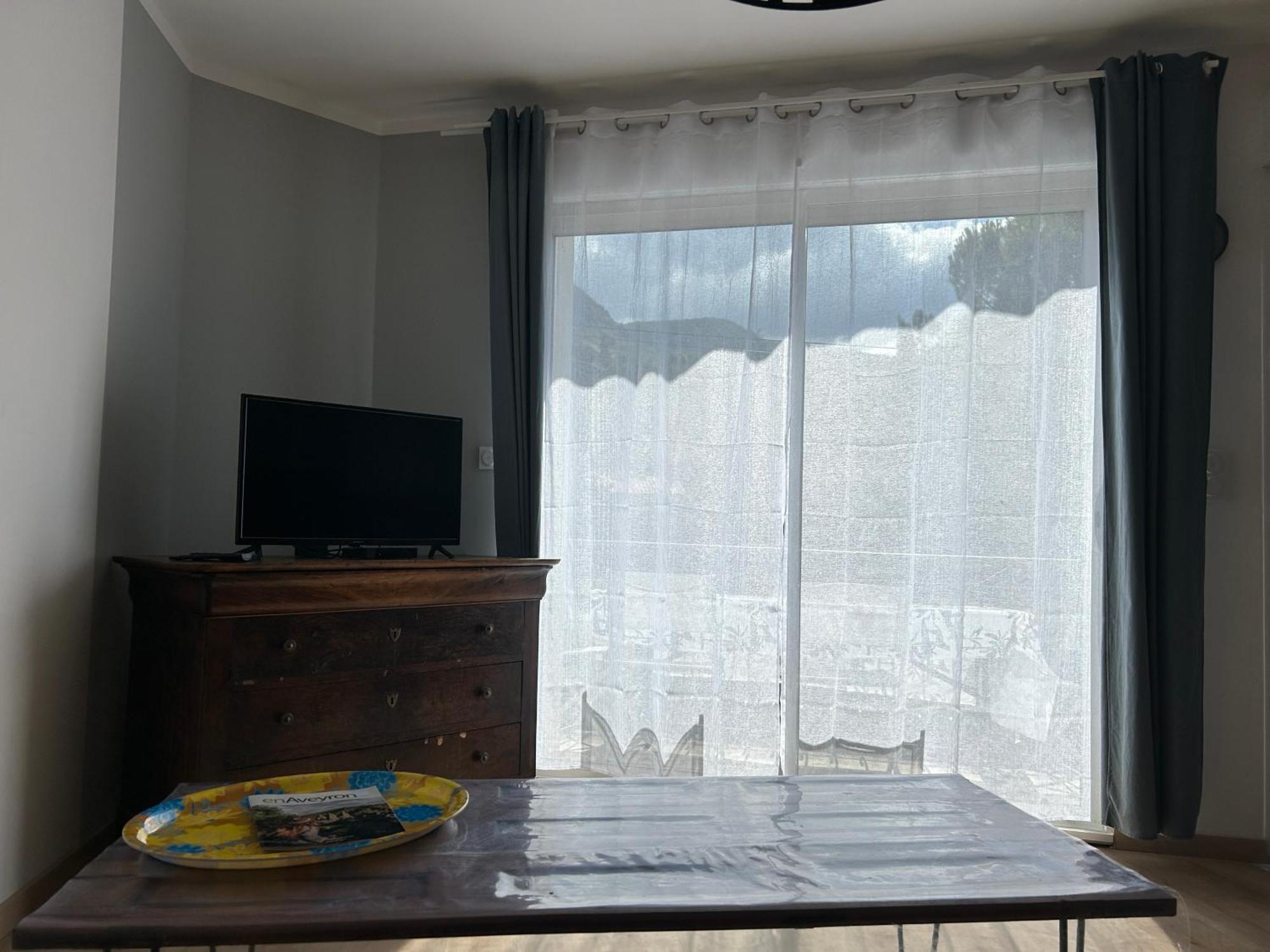 Les Plantades Aveyronnaises Apartment Saint-Georges-de-Luzençon Екстериор снимка